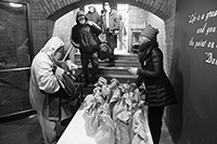 Soup Kitchen : St Luke's Lutheran Church : Hell's Kitchen : Food queues : Food lines : Hell's Kitchen : Streetlife, New York, Photo by Richard Moore